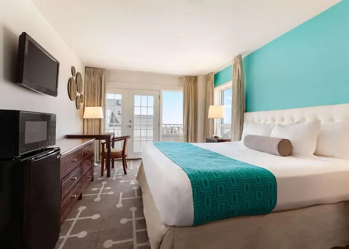 Howard Johnson Plaza By Wyndham Ocean Oceanfront Hotel 3*