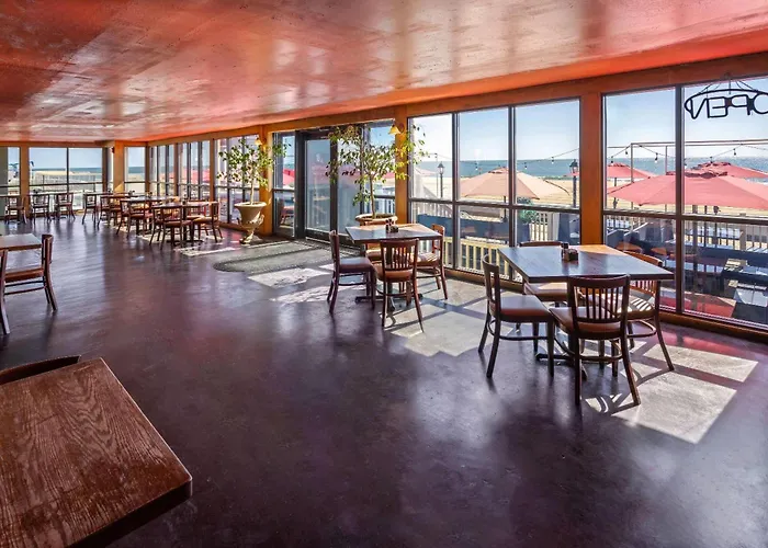 Howard Johnson Plaza By Wyndham Ocean Oceanfront 3*