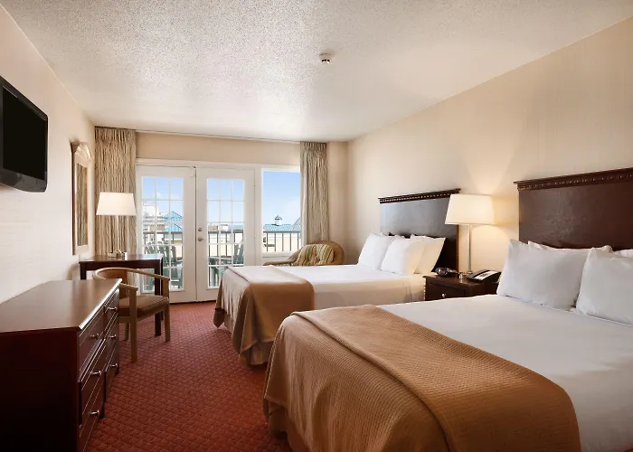 Howard Johnson Plaza By Wyndham Ocean Oceanfront Hotel