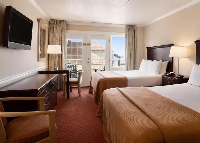 Howard Johnson Plaza By Wyndham Ocean Oceanfront 3*
