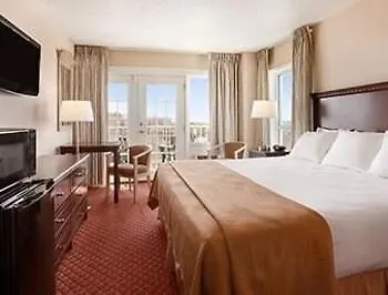 Howard Johnson Plaza By Wyndham Ocean Oceanfront Hotel 3*
