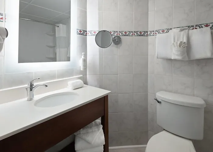 Howard Johnson Plaza By Wyndham Ocean Oceanfront 3*
