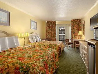 Hotel Howard Johnson Plaza By Wyndham Ocean Oceanfront 3*